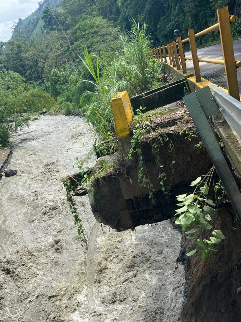 En video, denuncian inminente peligro en la vía al Cañón del Combeima de  Ibagué - Tolima en Grande